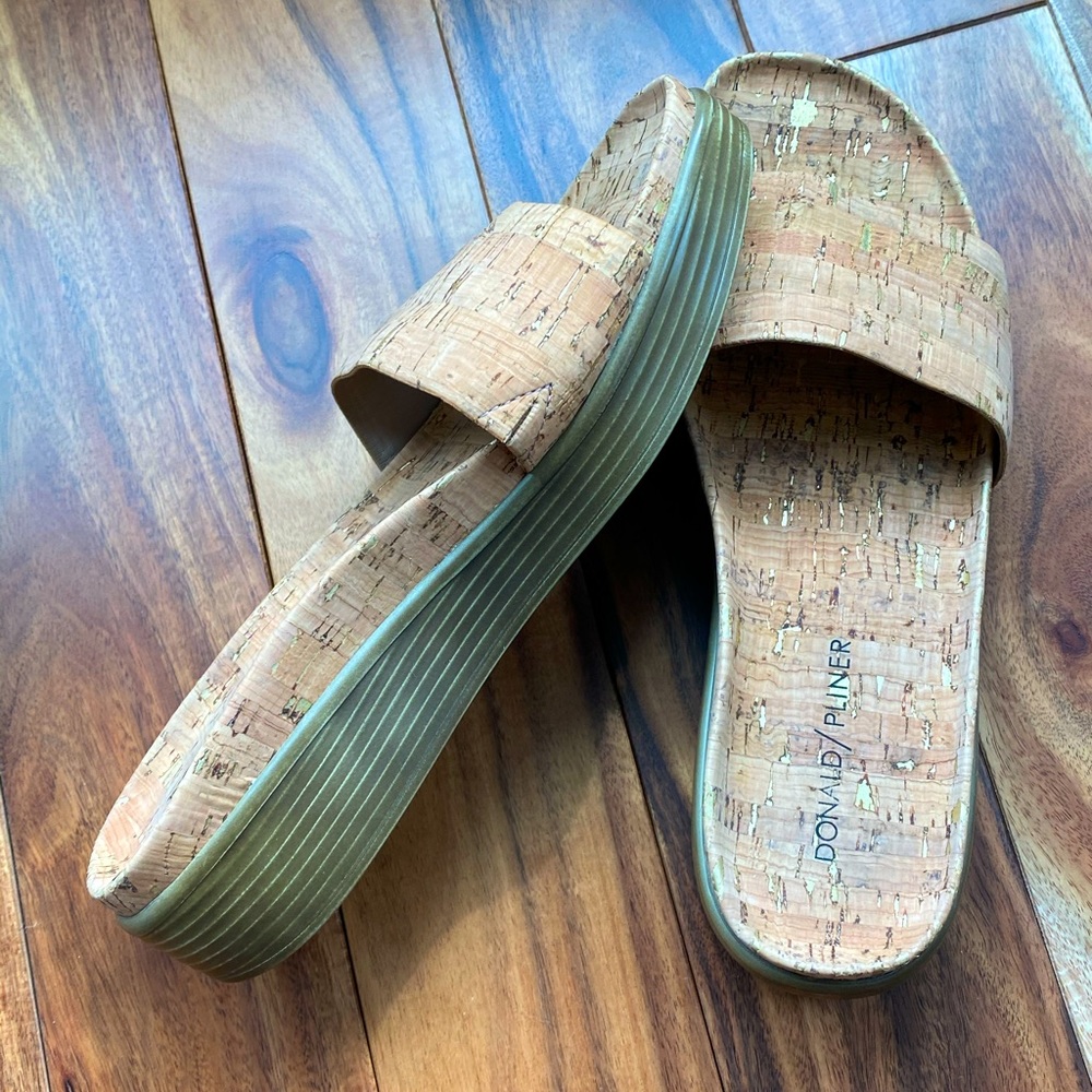 Donald J Pliner slides NWOT